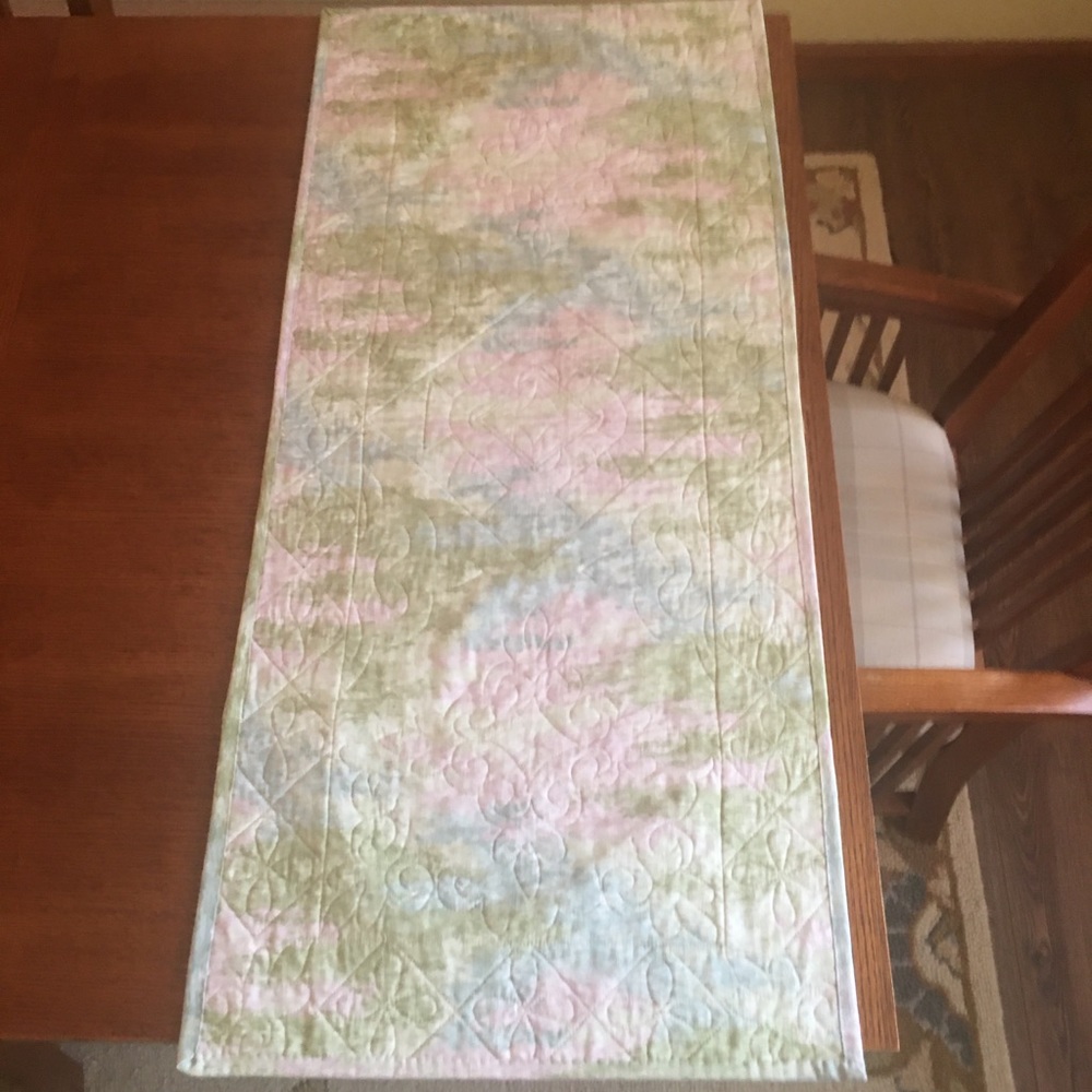 Dining table runner. - Picture 4 of 5